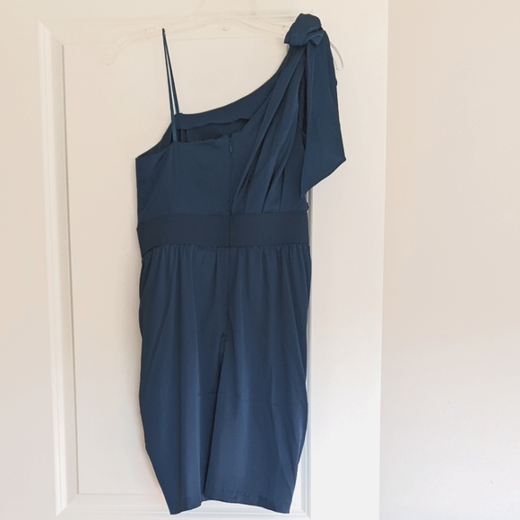 Le Chateau One Shoulder Satin Dress - Picture 4 of 7